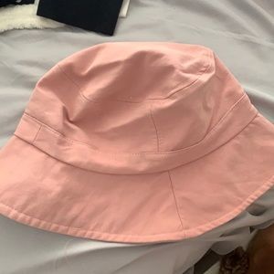bucket hat